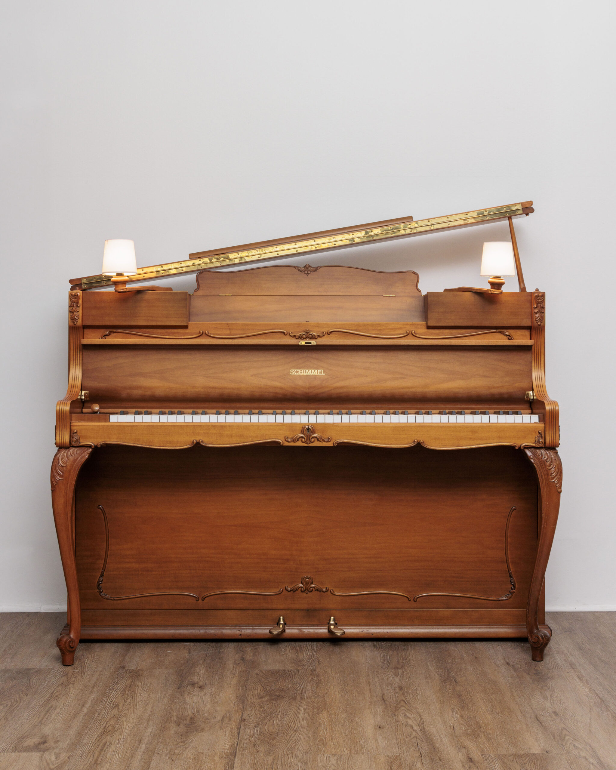 1_1 Pianos droits de Style LC