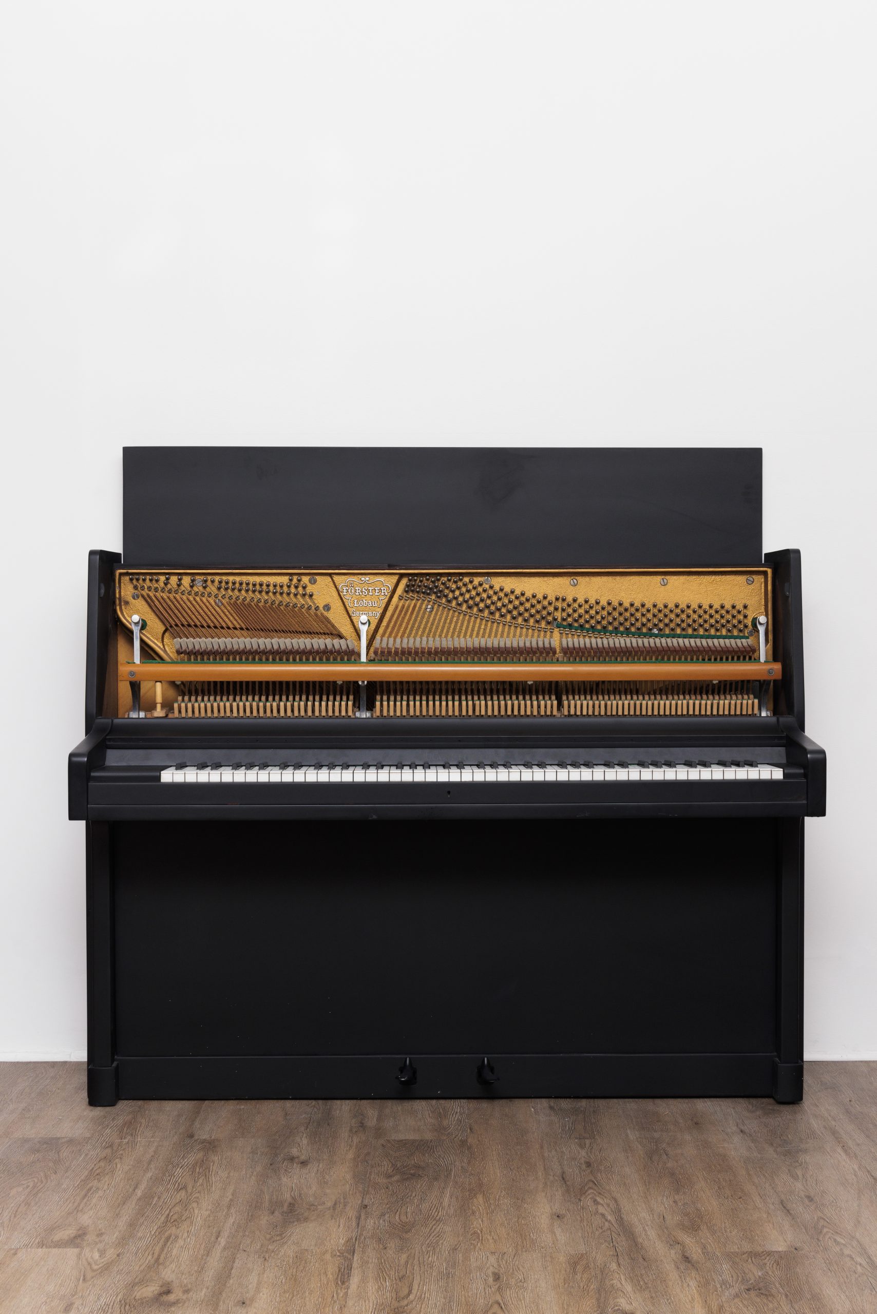 36 August Forster 122M