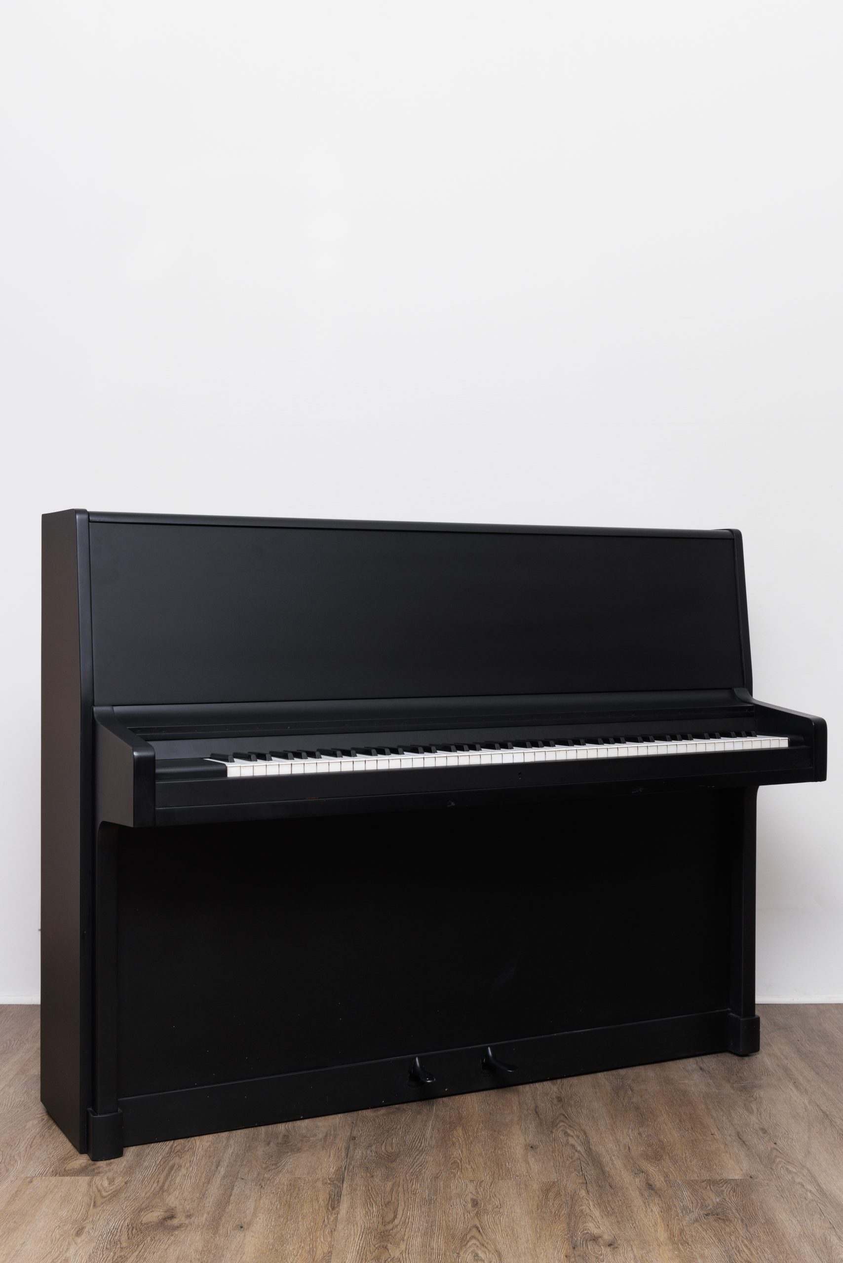 38 August Forster 122M