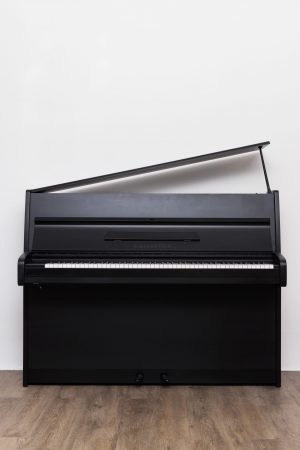 45 Pianos droits design LC