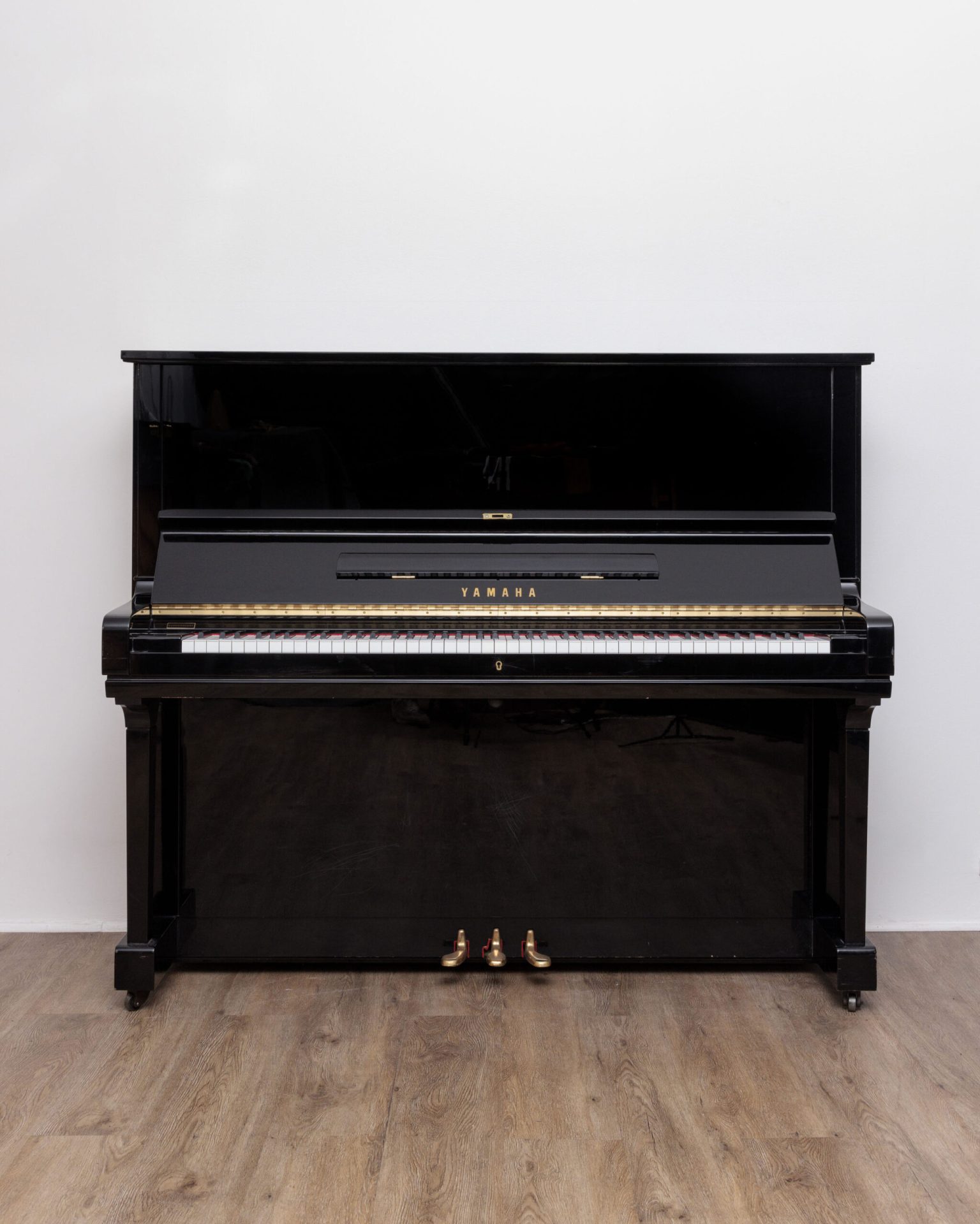 Yamaha U3 LOA