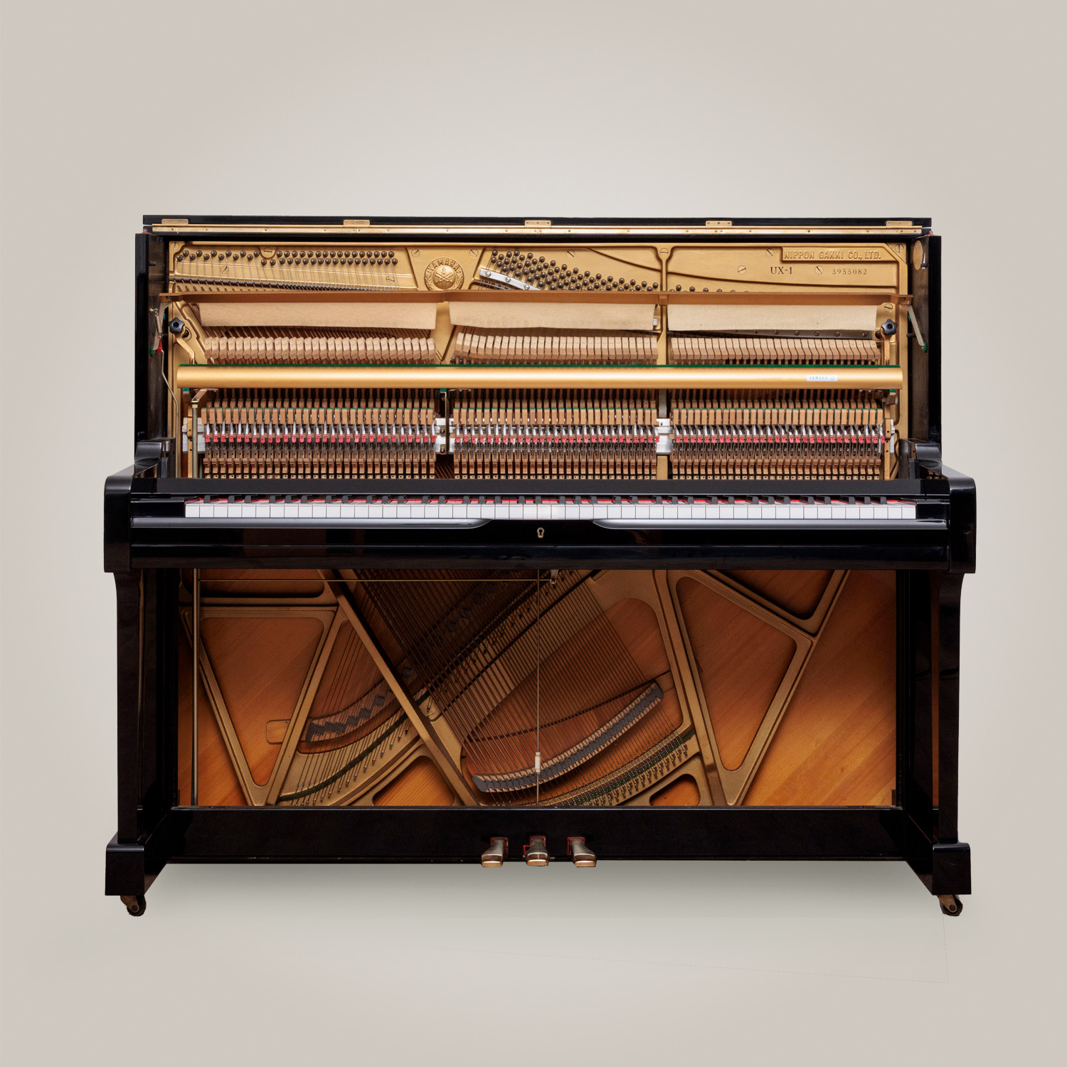 YAMAHA U1 LC NB-ouvert-DPpianos YAMAHA U1 LC NB, à louer DP pianos