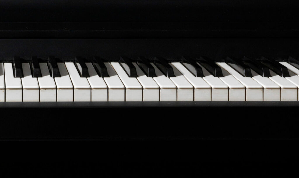 Clavier d'un piano noir