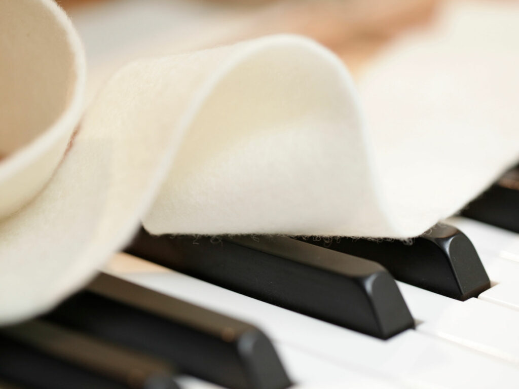Feutre de protection sur touches piano