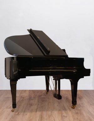 Boston-coté2 Boston by Steinway GP163 Silence