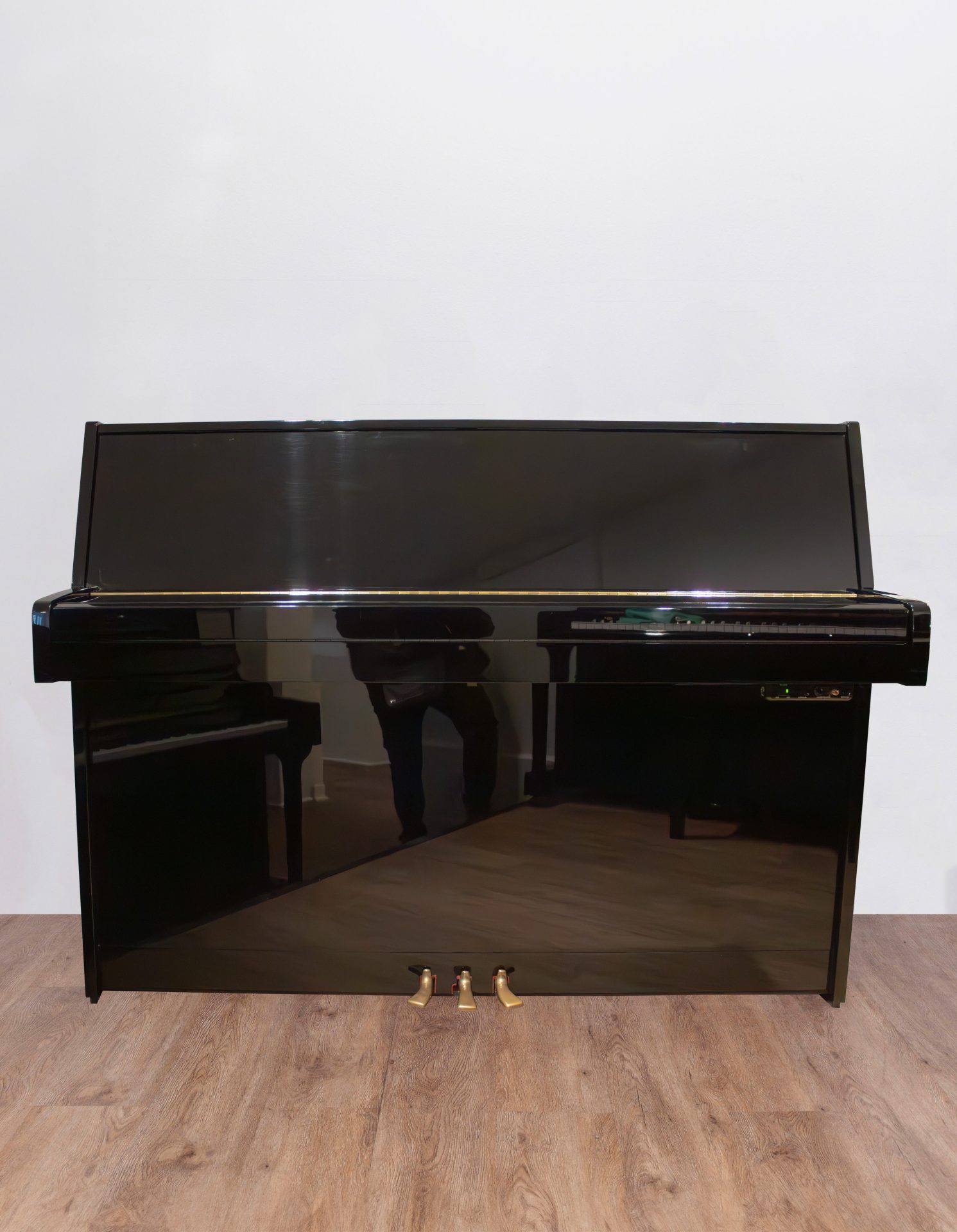 Yamaha-P112-SILENT- EUROPE-BL-face-fermé