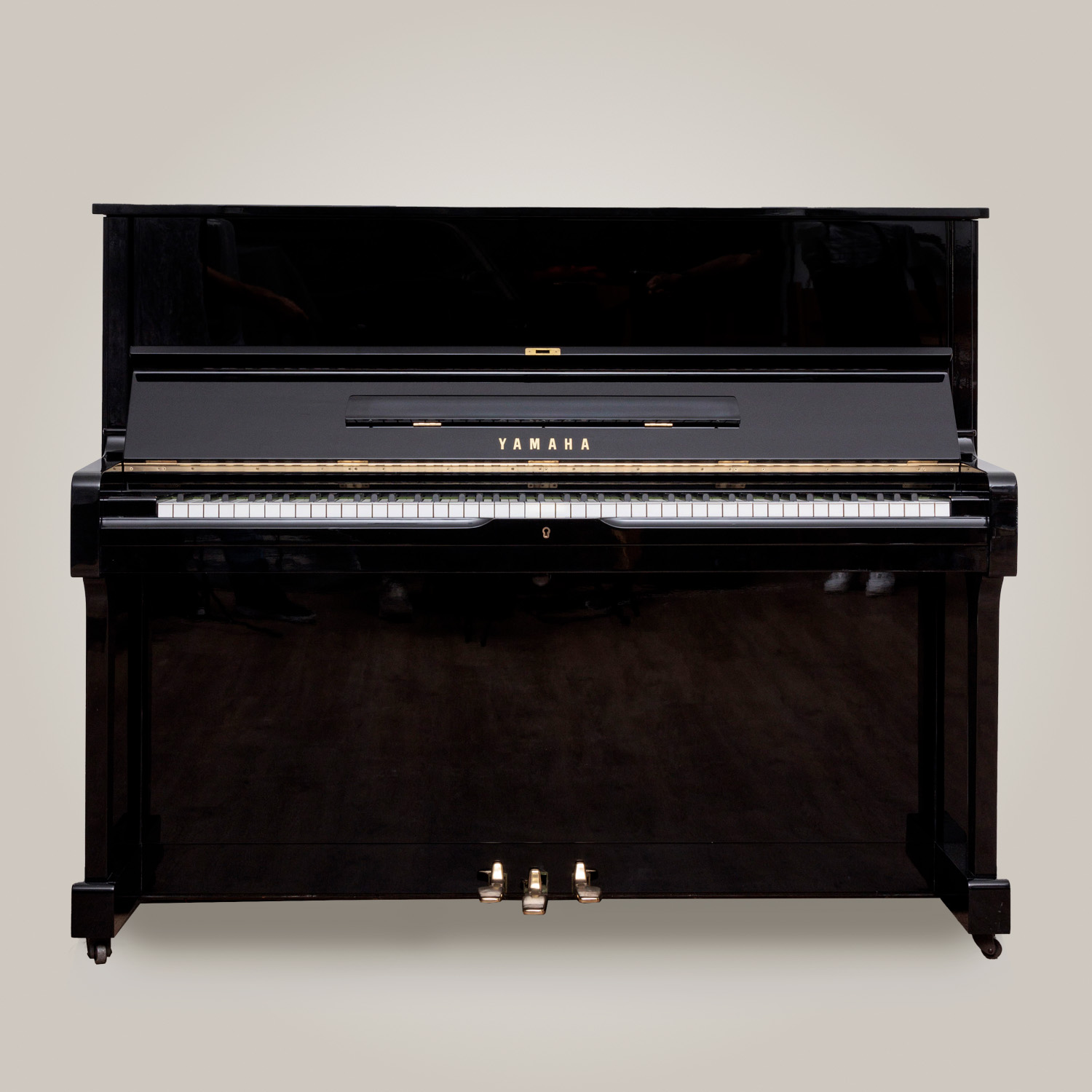 Yamaha-face-DPpianos Yamaha U1 de face chez DP pianos
