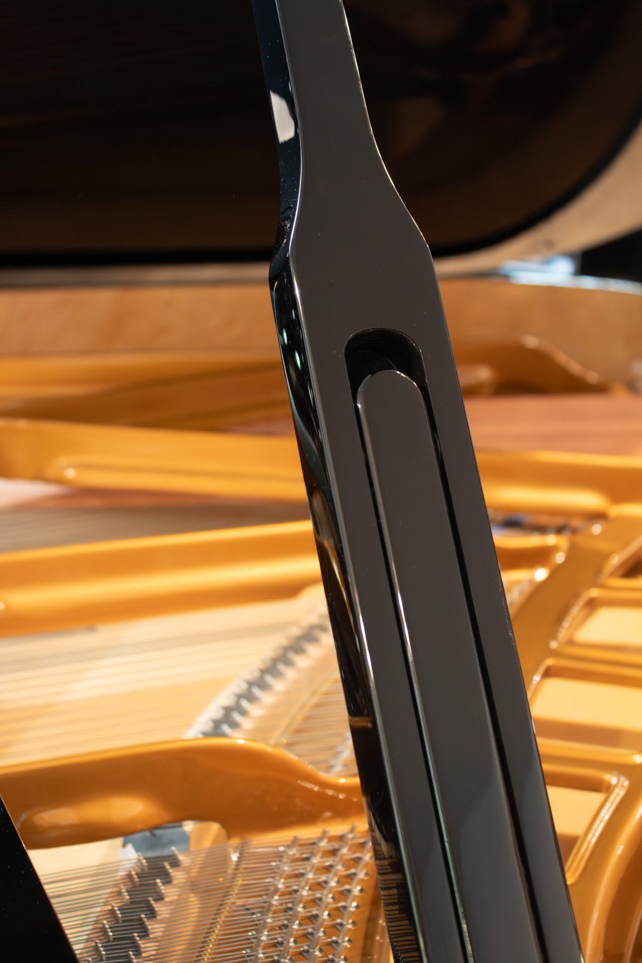 piano bluthner model 10 vue intérieure partielle cadre corde et béquille